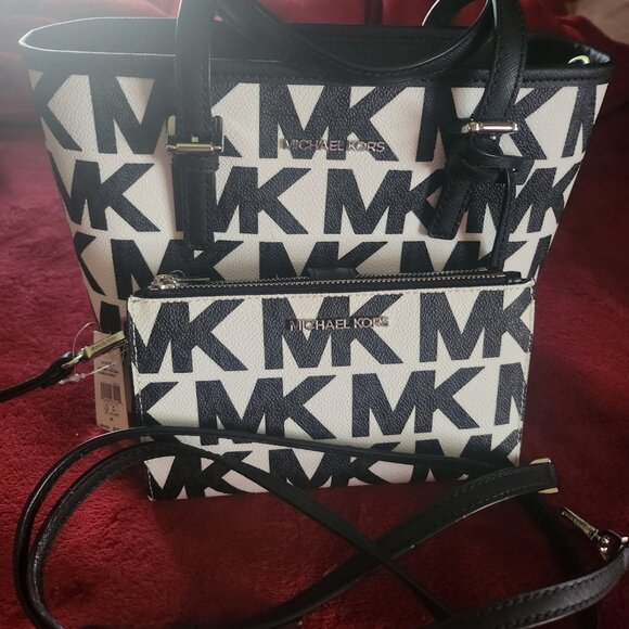 Michael Kors - Picture 2 of 8